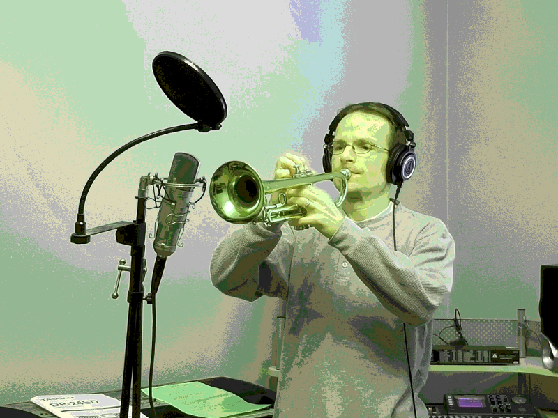 Tom with trumpet-800x800